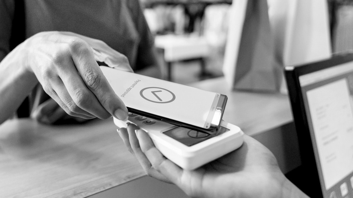 Consegne puntuali. Complete. Competenze e soluzioni per il settore retail che si spingono oltre.